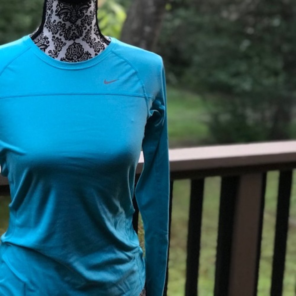 XS NIKE Top(s)